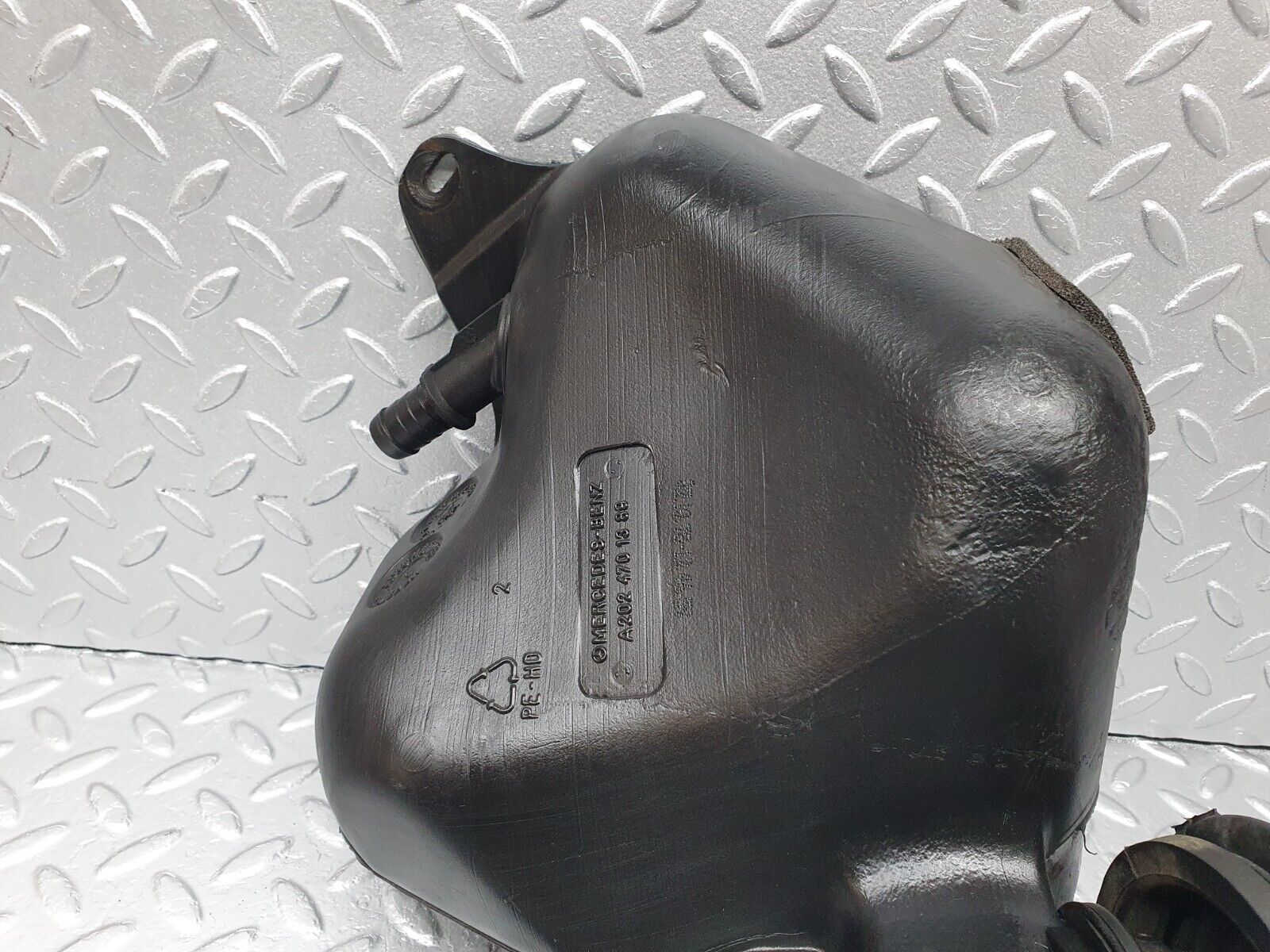 41775 Mercedes-Benz W202 C200 Fuel Filling Pipe Expansion Tank 2024701389