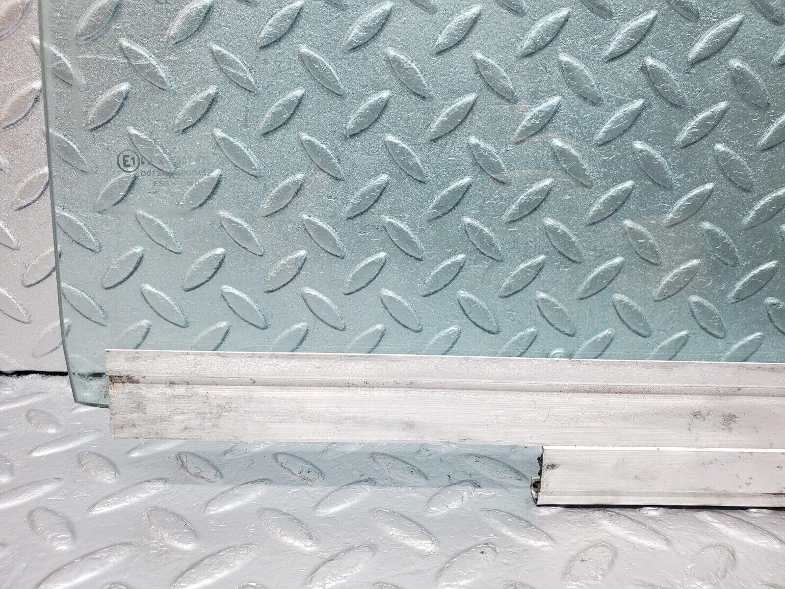 45798 Mercedes-Benz W126 420SE Rear Right Door Window Glass