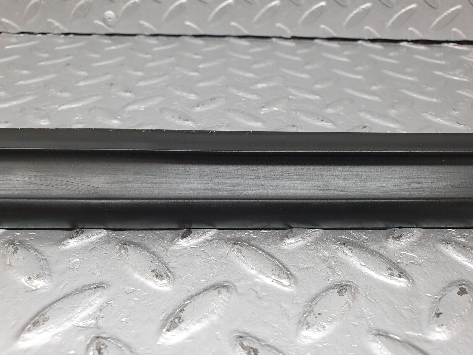 41714 Mercedes-Benz W124 200E Rear Windscreen Lower Rubber Seal