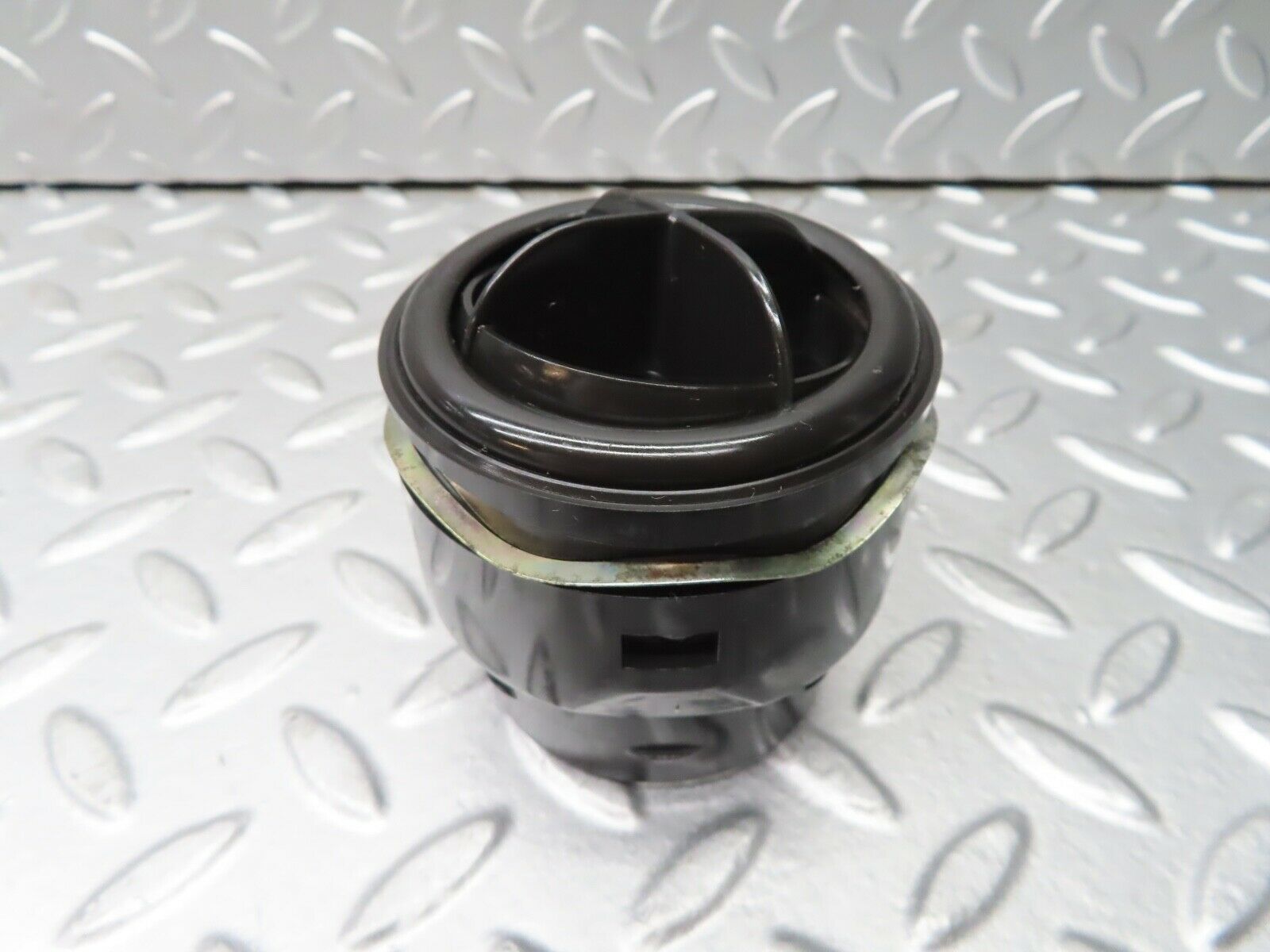 20588 Mercedes-Benz R107 450SL Dashboard Air Vent