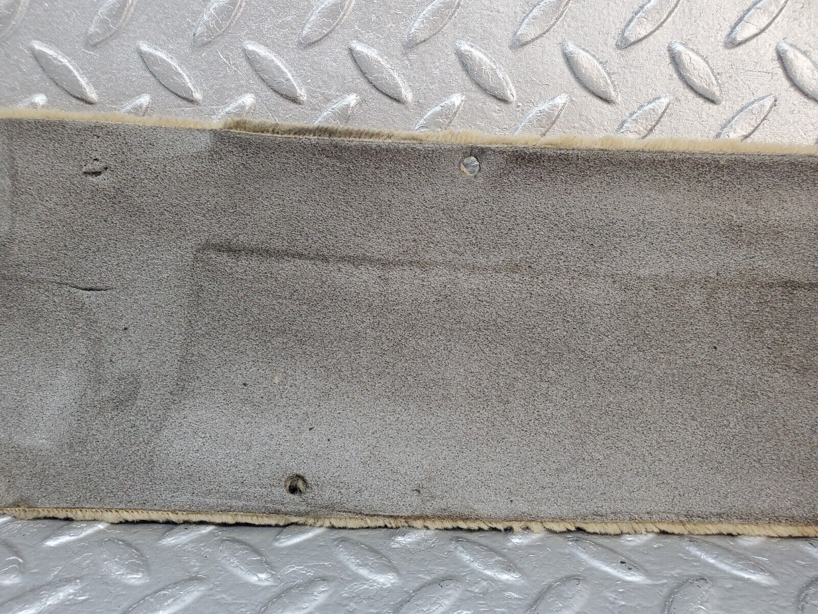 45697 Mercedes-Benz W126 420SE Front Left Door Sill Carpet Beige