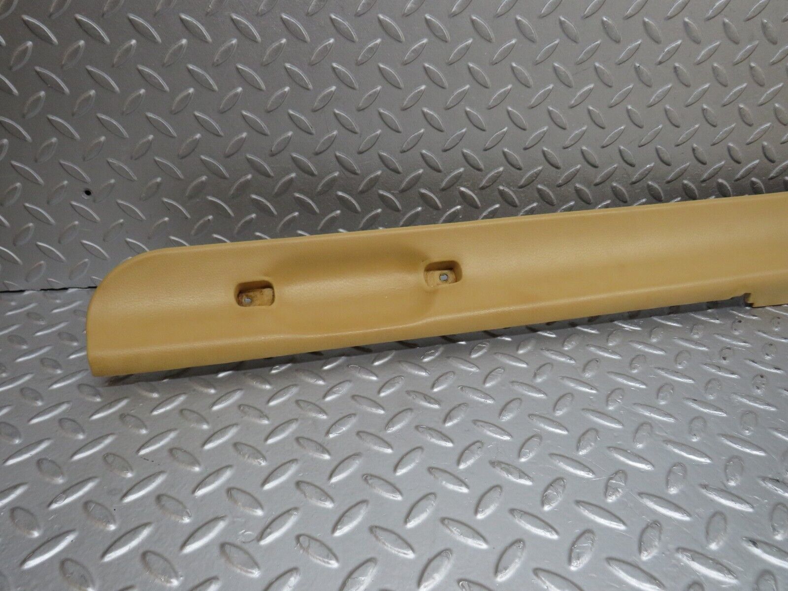 39841 Mercedes-Benz R107 350SL Hardtop C Pillar Cover Right Side Cream