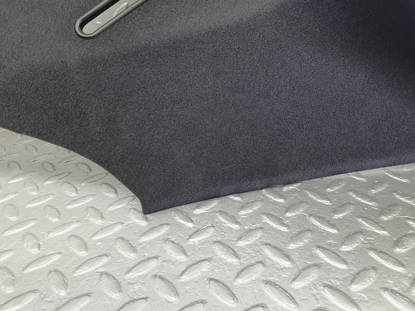 41758 Mercedes-Benz W202 C200 C Pillar Cover Panel Left Side Grey 2026950144