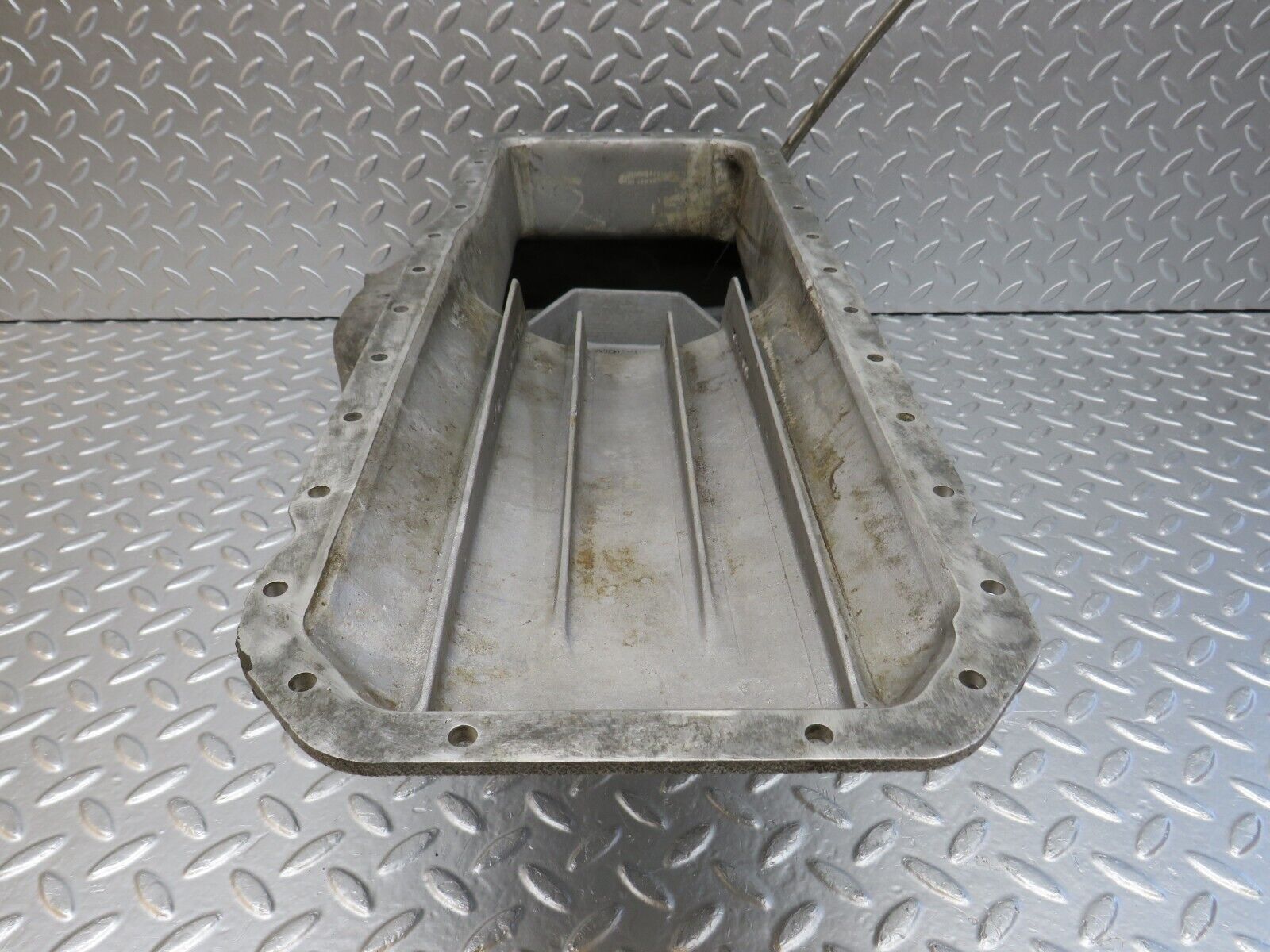 33044 Mercedes-Benz C107 R107 350 V8 Oil Pan Oil Sump 1160102913 1160140166