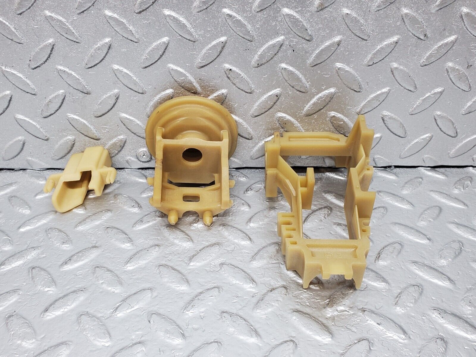 44568 Mercedes-Benz W123 280E Automatic Gearbox Support Bracket 722.309 1262770740 1262770940