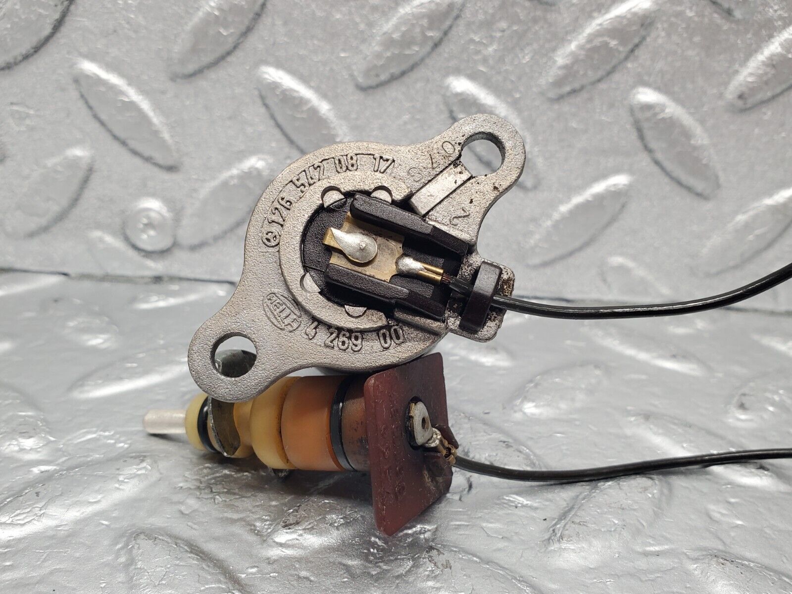 46276 Mercedes-Benz W126 420SE Oil Level Sensor Hella 1265420817