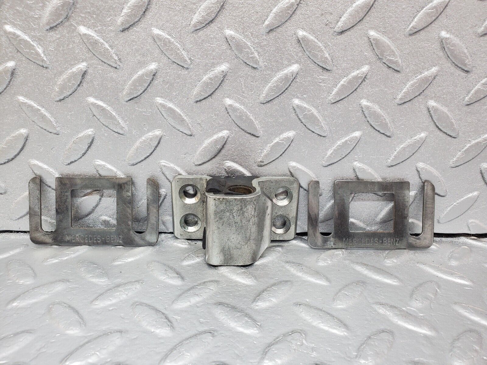 45632 Mercedes-Benz W126 420SE Right Door Lock Latch