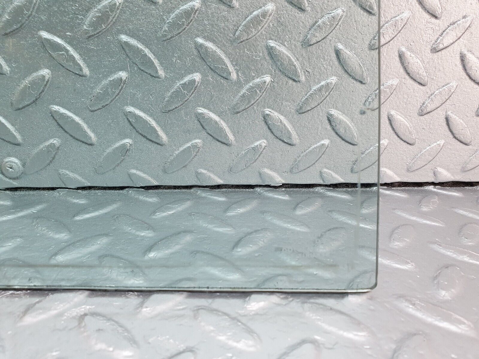 43061 Mercedes-Benz R107 Hardtop Quarter Window Glass Left Side