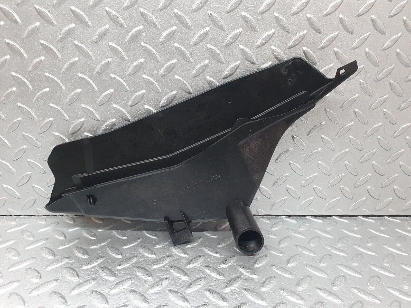 42729 Mercedes-Benz W201 190 2.0L Front Right Rain Gutter Drain Channel 2016280273