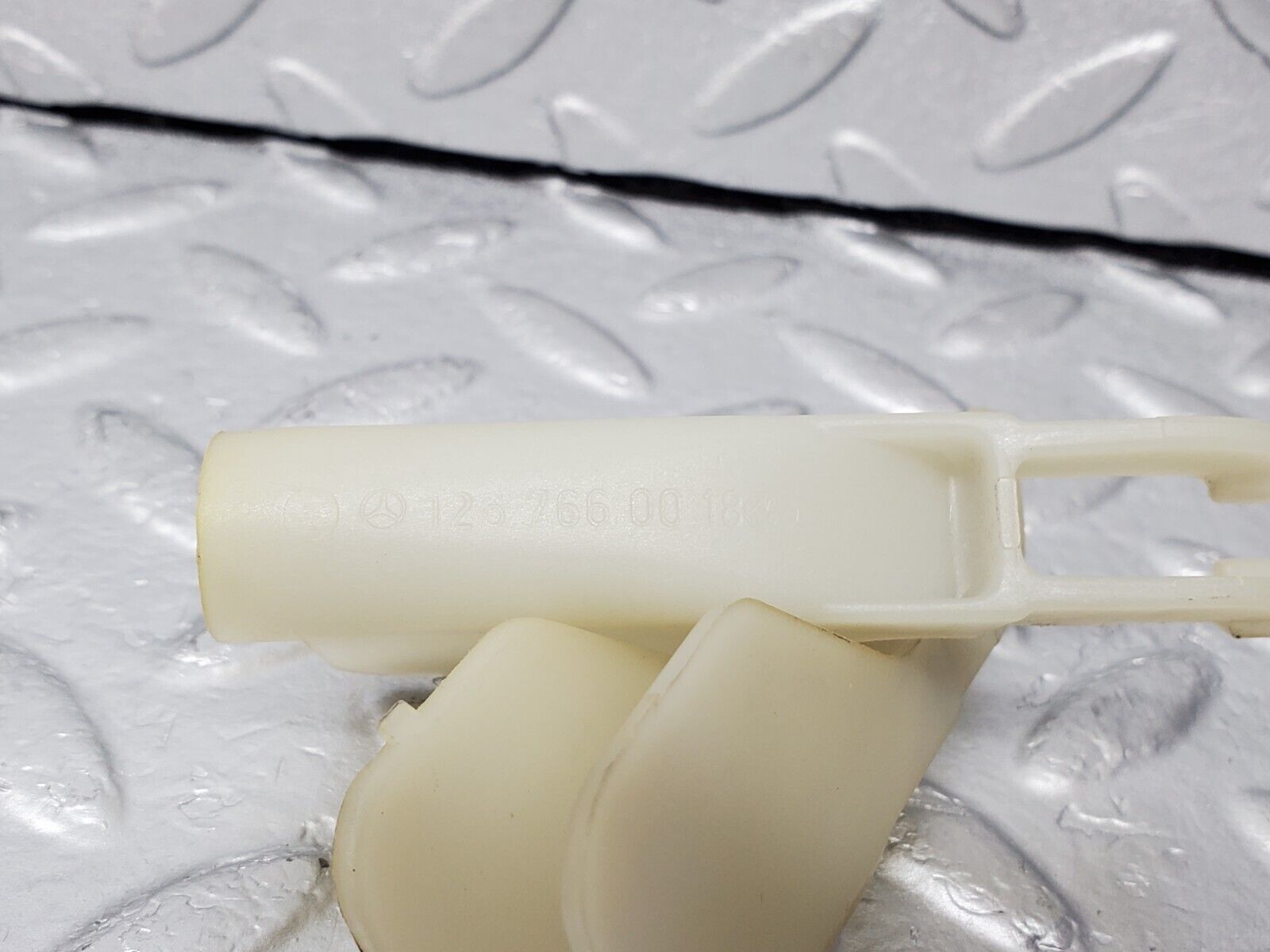 45592 Mercedes-Benz W126 420SE Rear Door Lock Vacuum Actuator Cover 1267660018