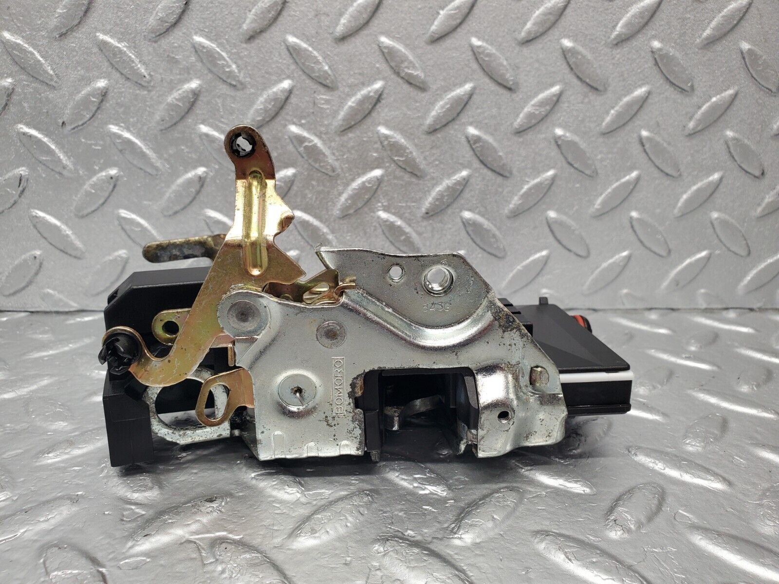 46750 Mercedes-Benz R129 320SL Coupe Left Door Lock Mechanism