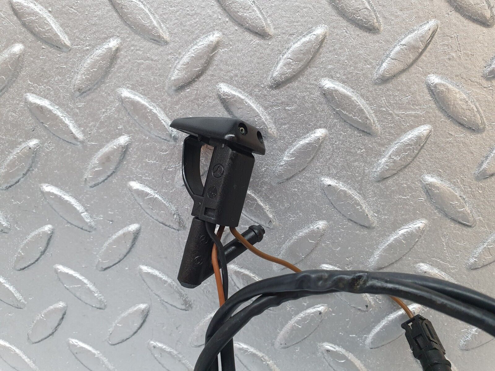 42529 Mercedes-Benz R129 320SL Coupe Windscreen Washer Nozzle