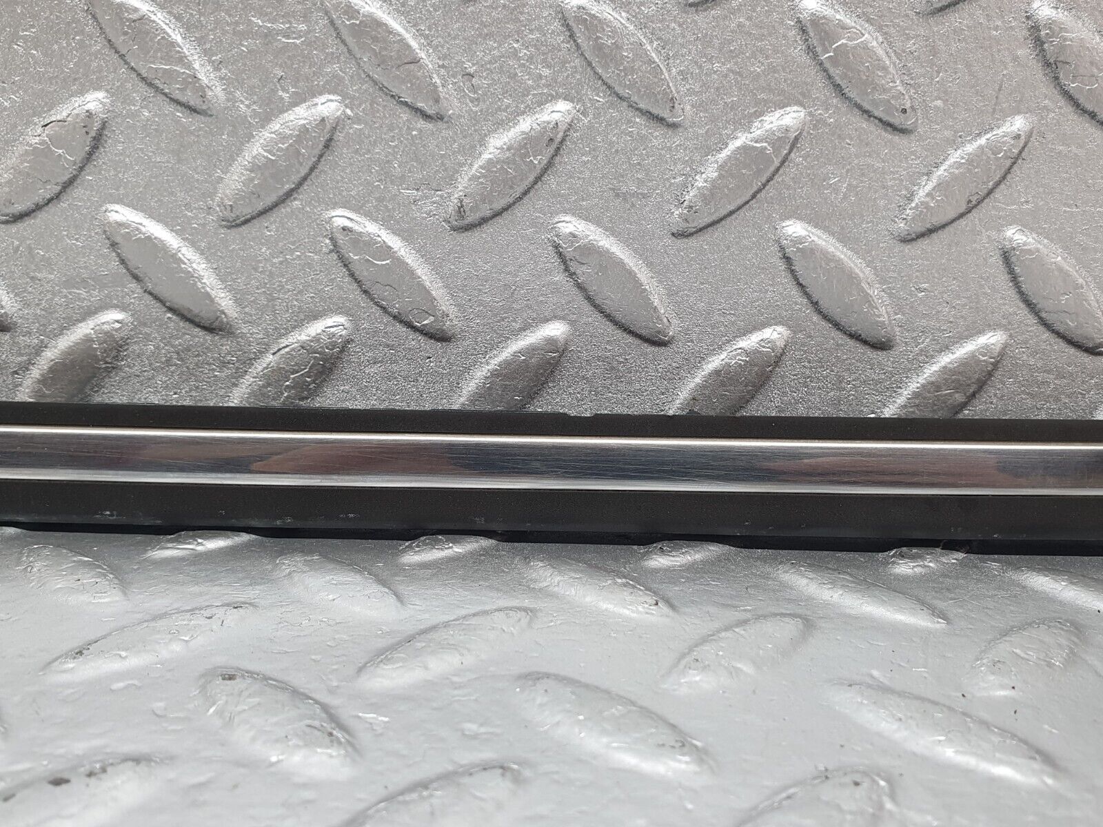 43989 Mercedes-Benz C123 230CE Coupe Right Door Centre Moulding Trim