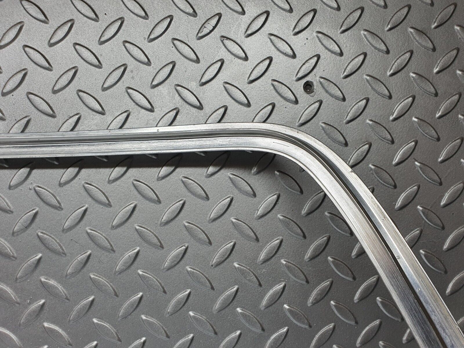 44102 Mercedes-Benz C123 230CE Coupe Rear Windscreen Chrome Frame