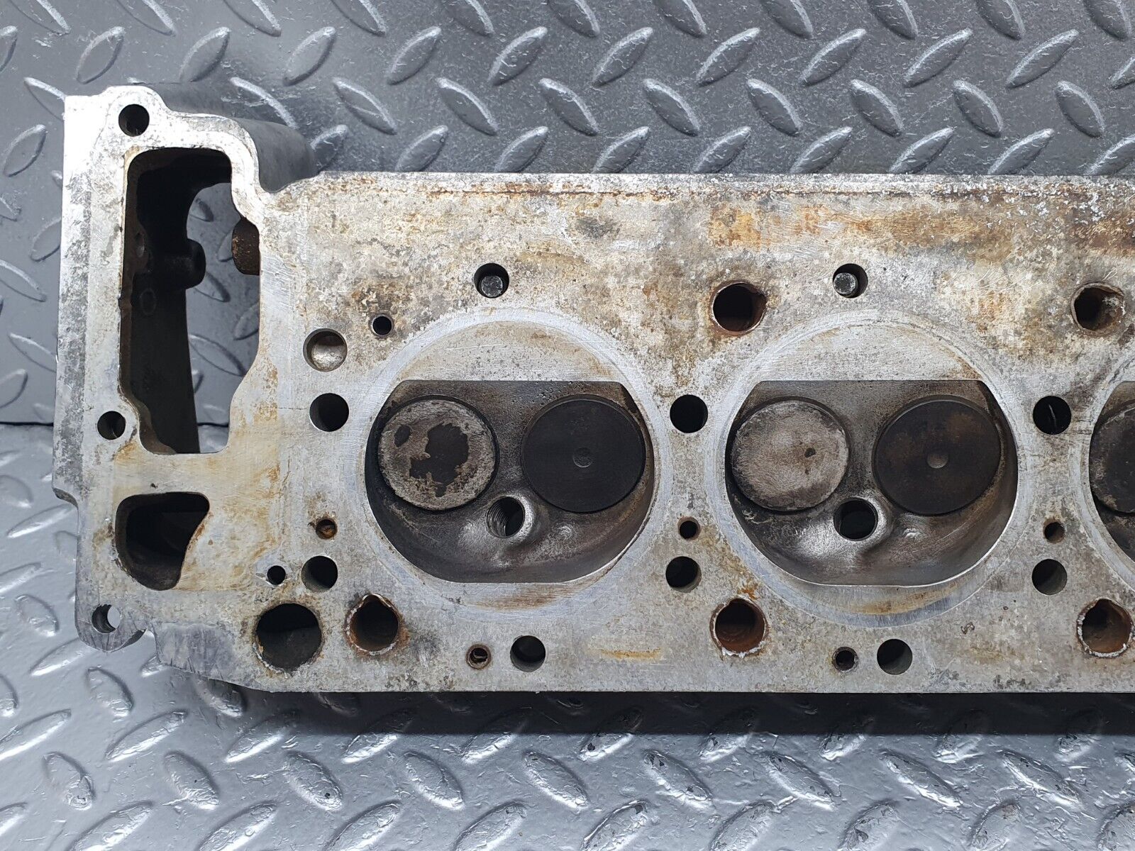 43839 Mercedes-Benz C126 380SEC Coupe Cylinder Head Left Side 1160163301