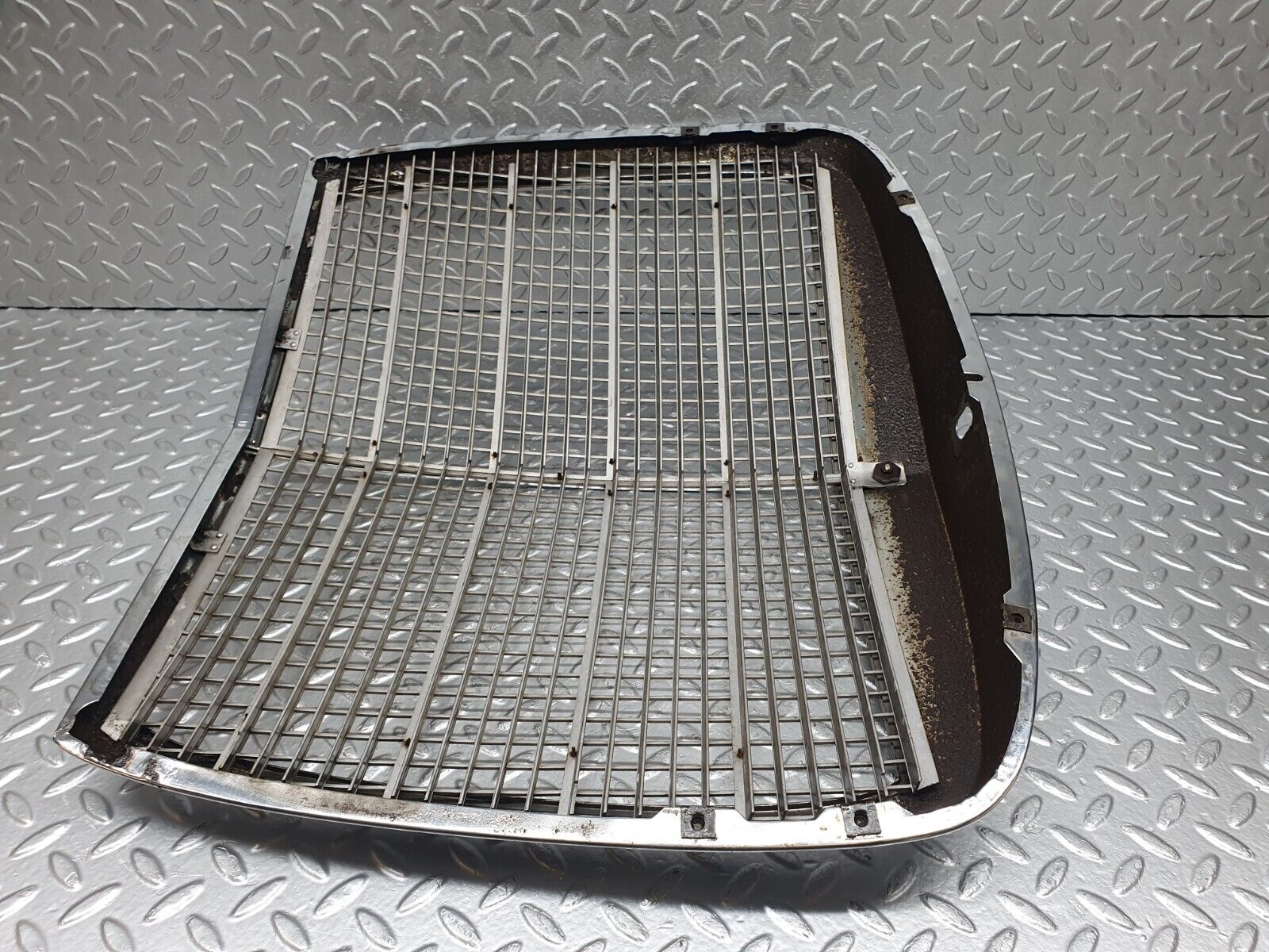 43398 Mercedes-Benz W108 280SE Bonnet Grill Chrome
