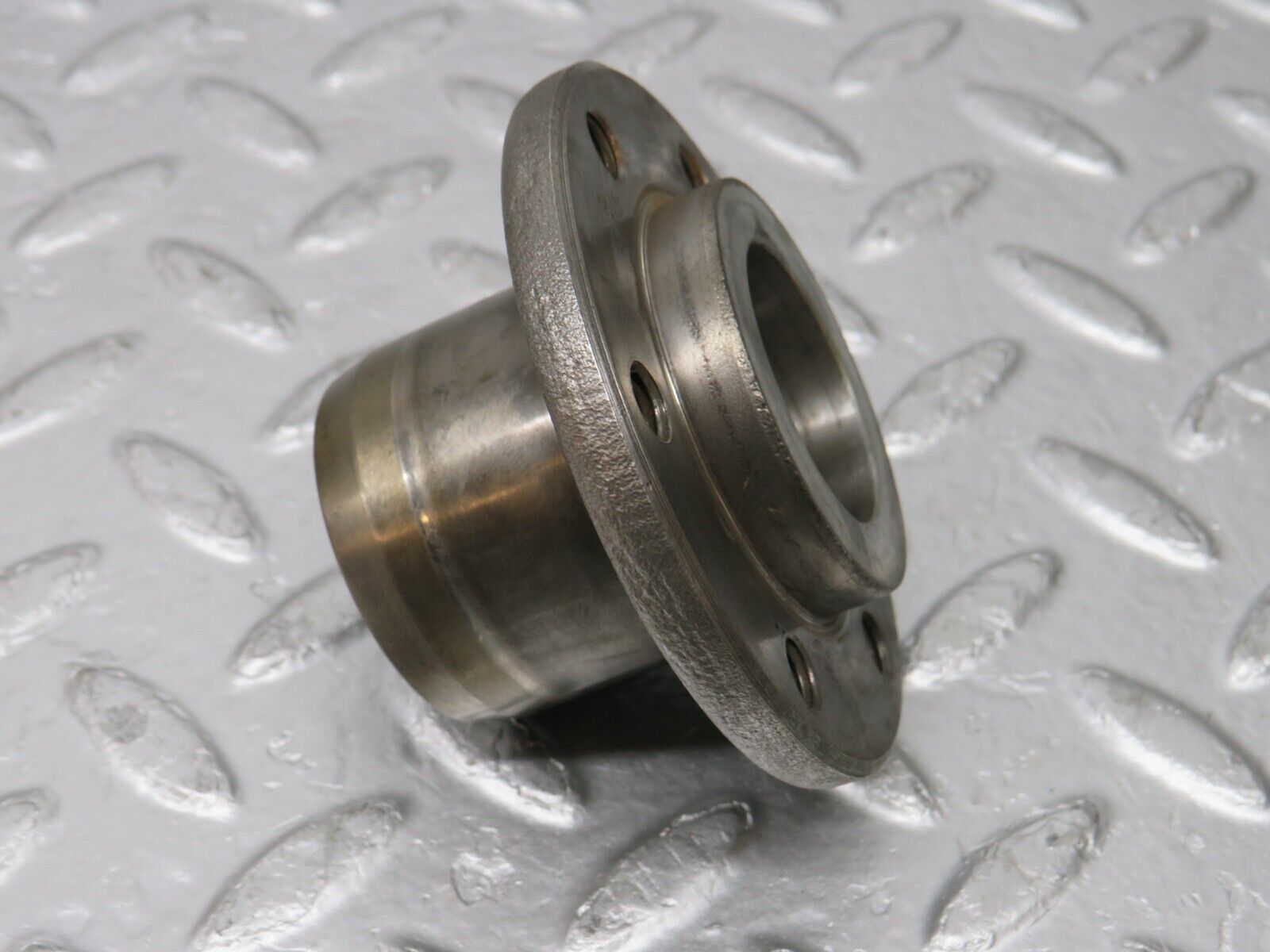 32968 Mercedes-Benz C107 R107 350 V8 Crankshaft Sleeve Hub