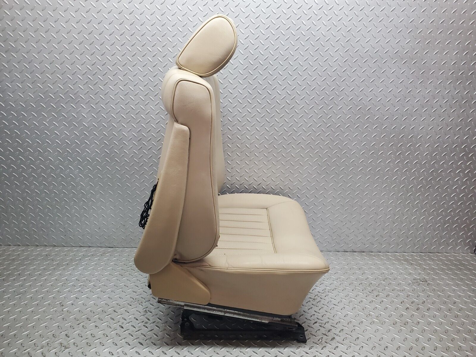 45868 Mercedes-Benz W126 420SE Front Right Electric Seat Leather Beige 1269102650