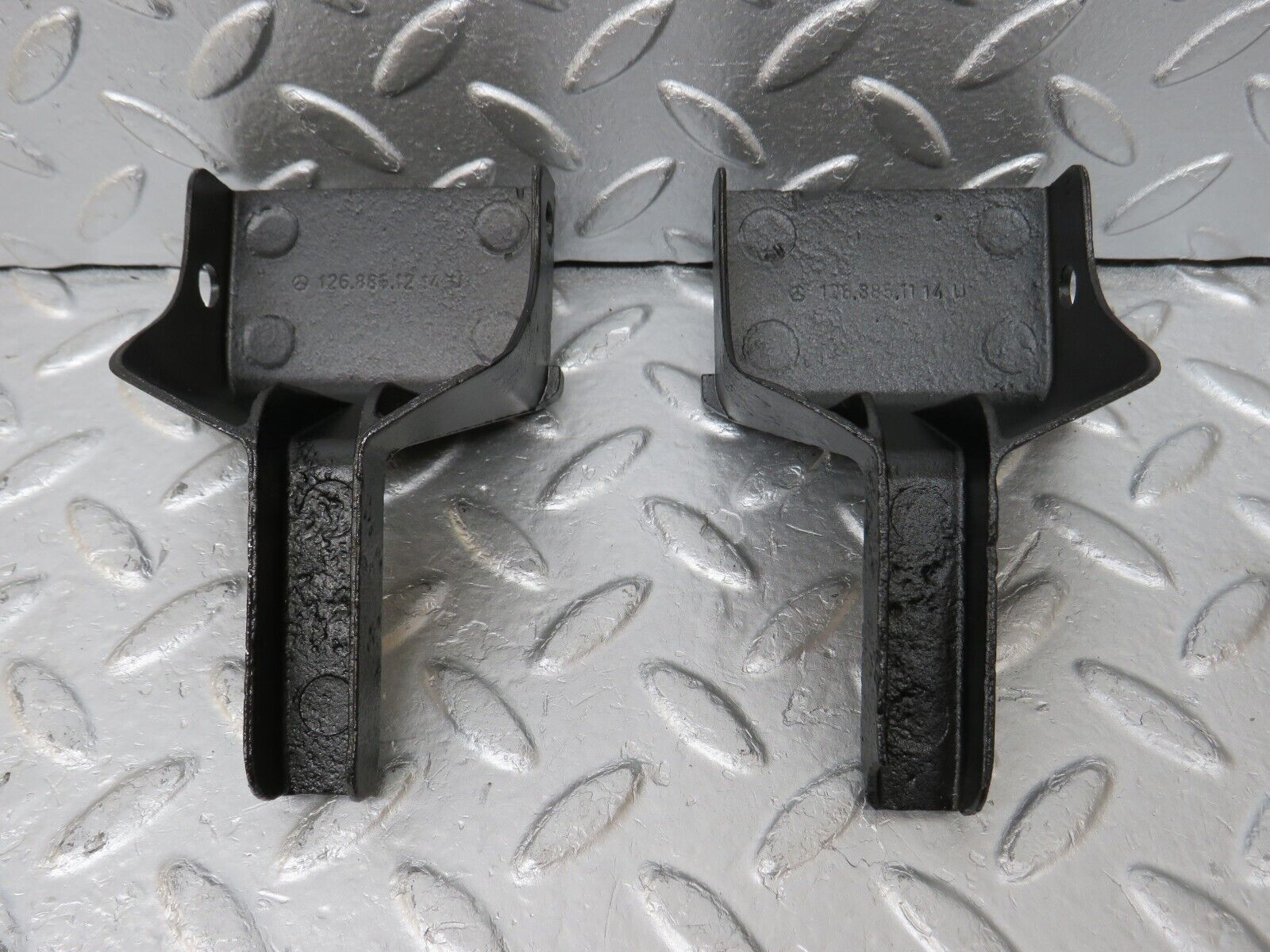 34600 Mercedes-Benz C126 380SEC Front Bumper Bracket 2x 1268851114 1268851214