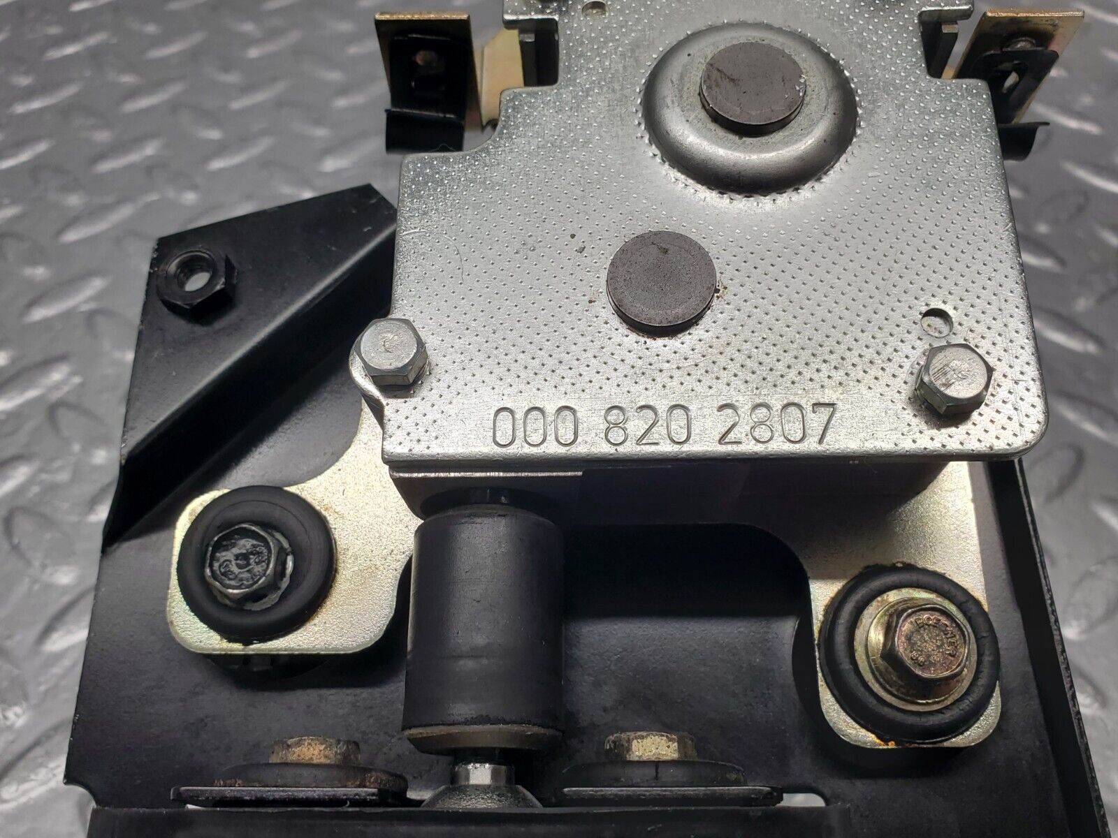 46469 Mercedes-Benz C123 280CE Coupe Sunroof Motor With Bracket 0008202807