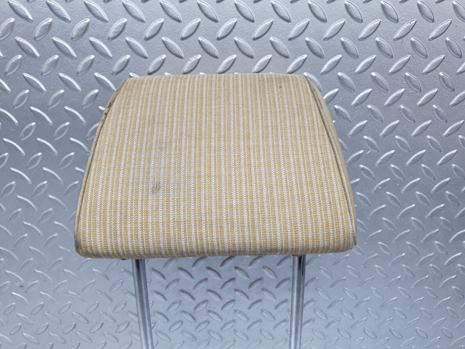 43949 Mercedes-Benz C123 230CE Coupe Front Right Headrest Beige