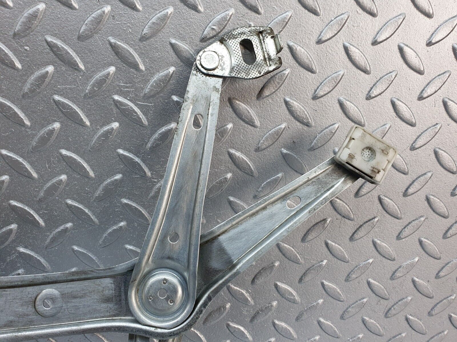 41938 Mercedes-Benz W202 C200 Front Left Power Window Regulator