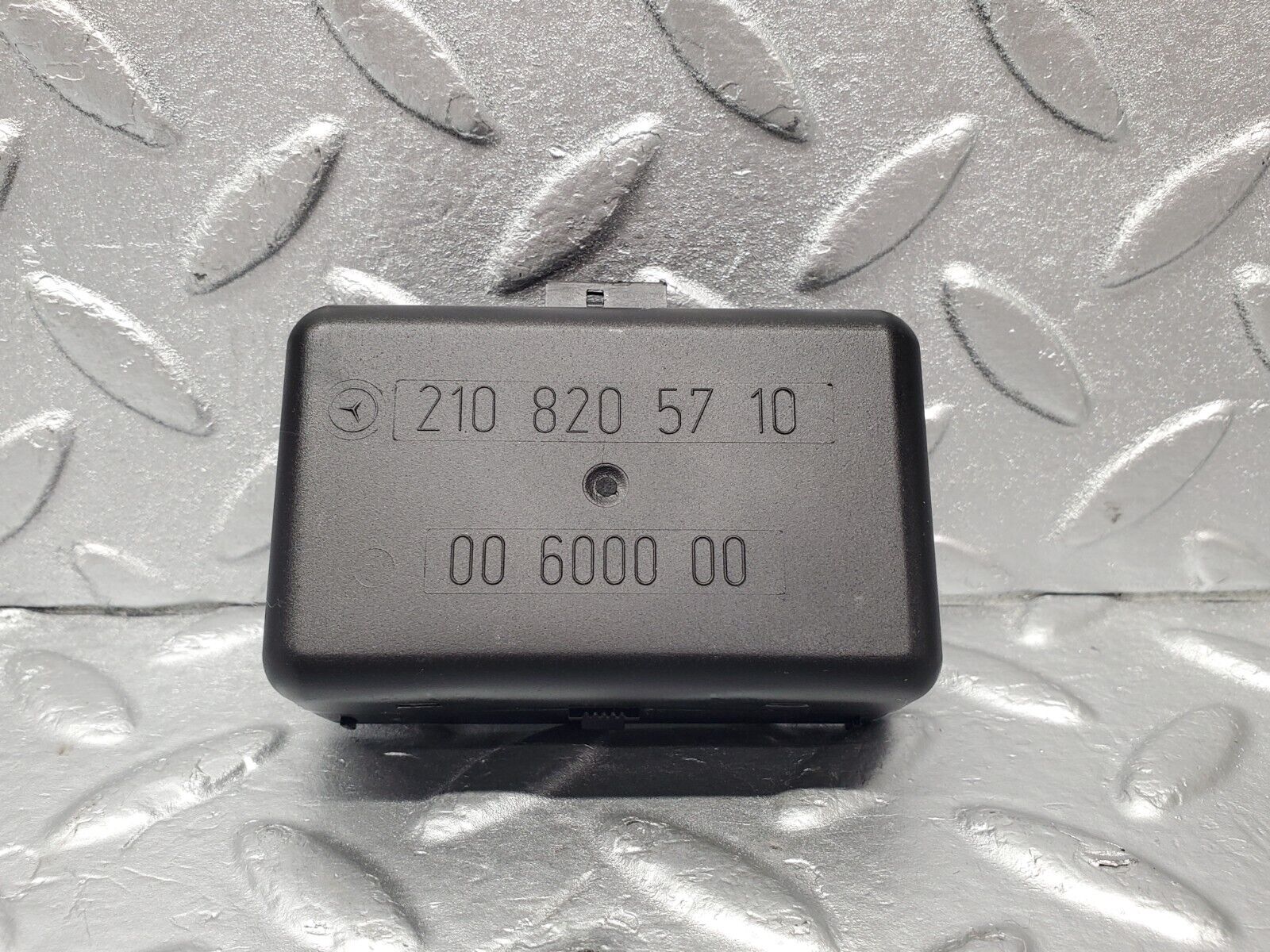 46788 Mercedes-Benz R129 320SL Coupe Rain Sensor 2108205710