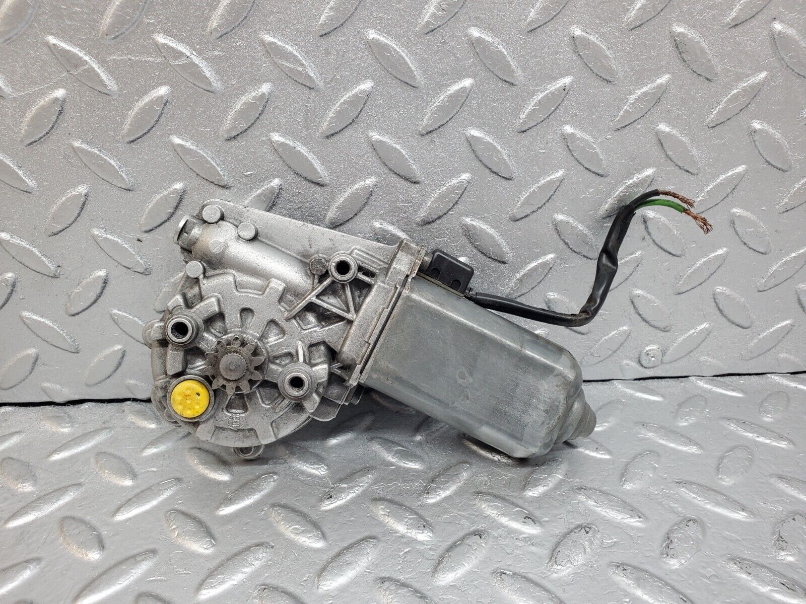 44795 Mercedes-Benz W124 220E Window Regulator Motor Right Bosch 0130821285