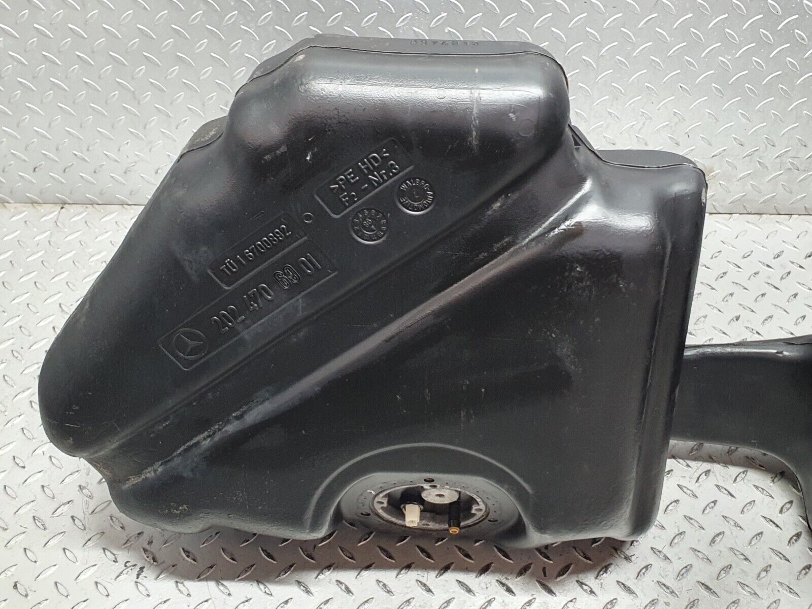 41999 Mercedes-Benz W202 C200 Fuel Tank Plastic 2024706901