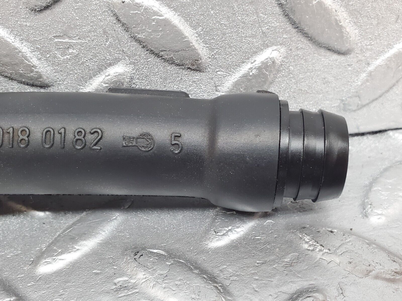 44745 Mercedes-Benz W124 220E Crank Case Breather Hose 1110180182