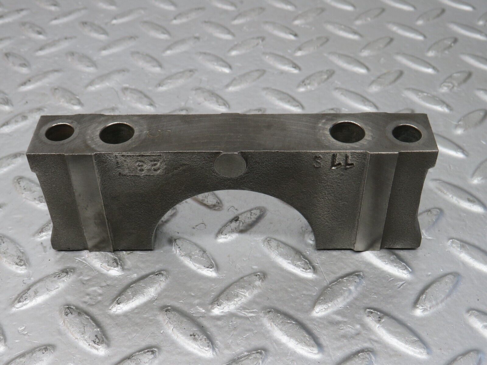 32870 Mercedes-Benz C107 R107 350 V8 Crankshaft Bearing Block 1160110312