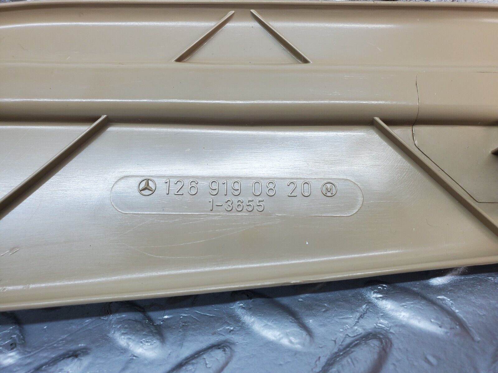 45607 Mercedes-Benz W126 420SE Seat Cover Trim Right Side 1269190820