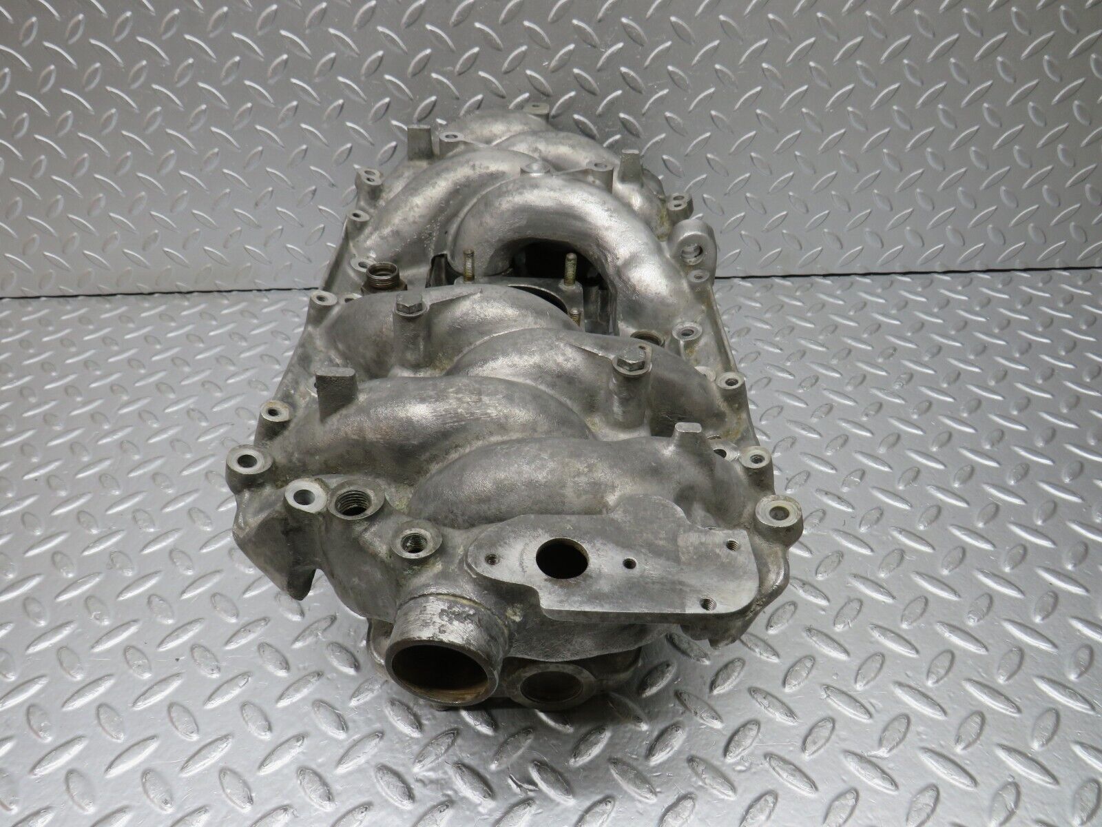 32814 Mercedes-Benz C107 R107 350 V8 Air Intake Manifold 1161412501