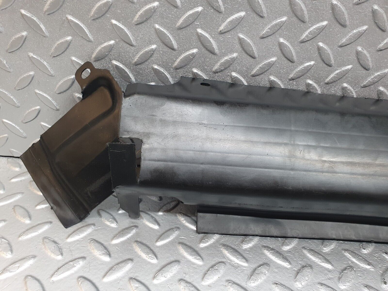 42437 Mercedes-Benz R129 320SL Coupe Radiator Bottom Cover 1295050788