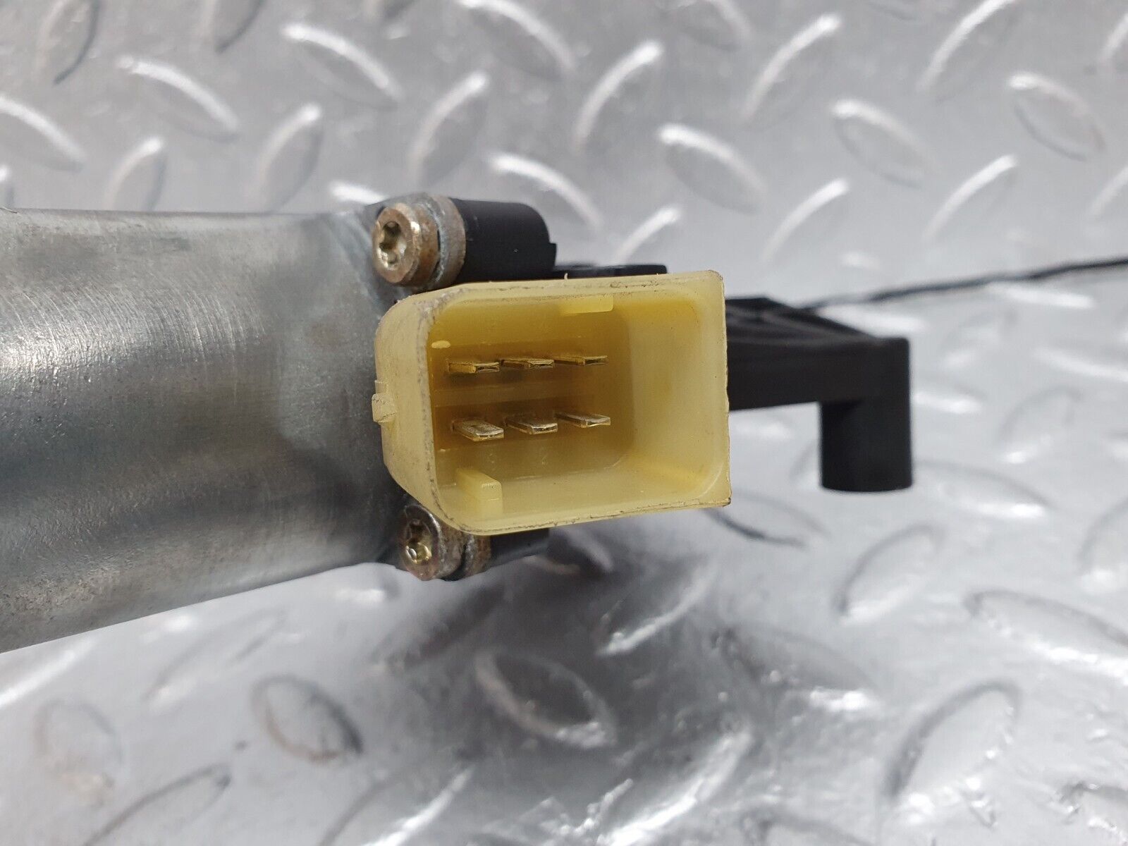 41911 Mercedes-Benz W202 C200 Window Regulator Motor Front Left Bosch 0130821703