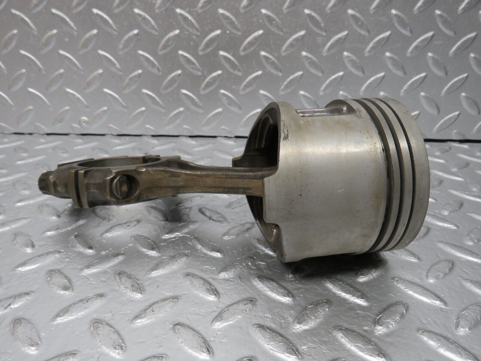 32775 Mercedes-Benz C107 R107 350 V8 Piston With Connecting Rod 92mm 11607