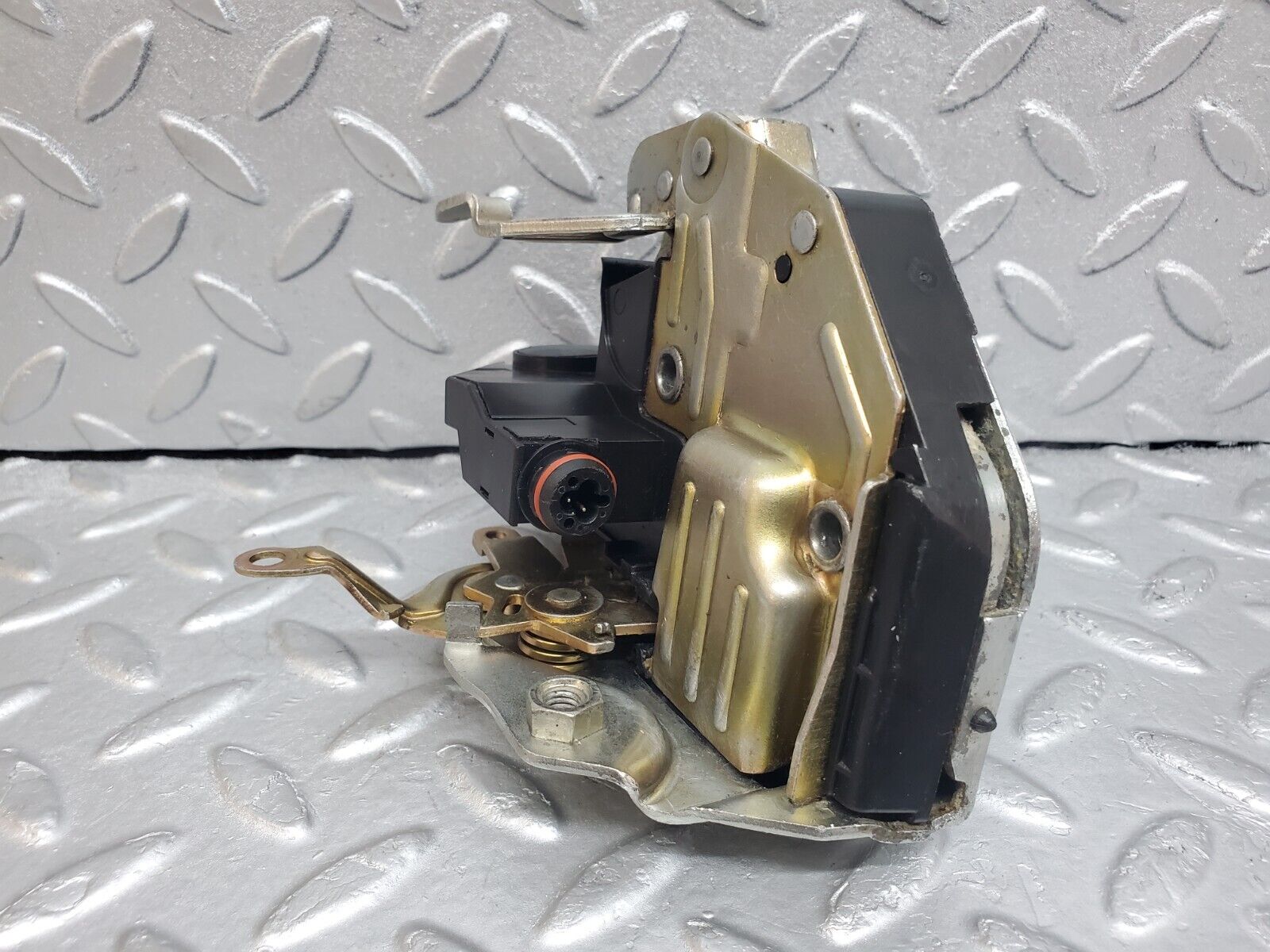 44790 Mercedes-Benz W124 220E Front Left Door Lock Mechanism