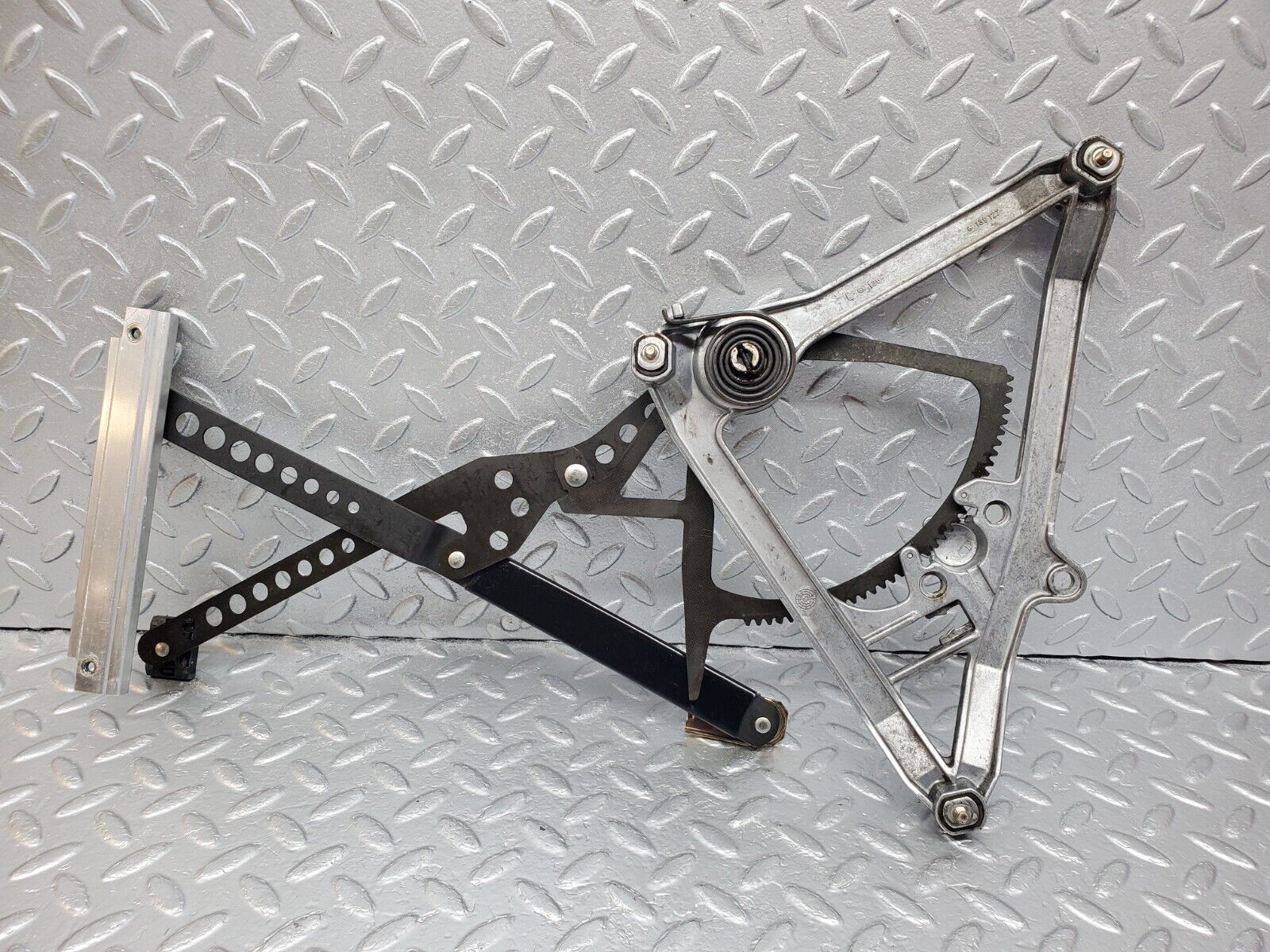 45713 Mercedes-Benz W126 420SE Front Left Power Window Regulator 13927