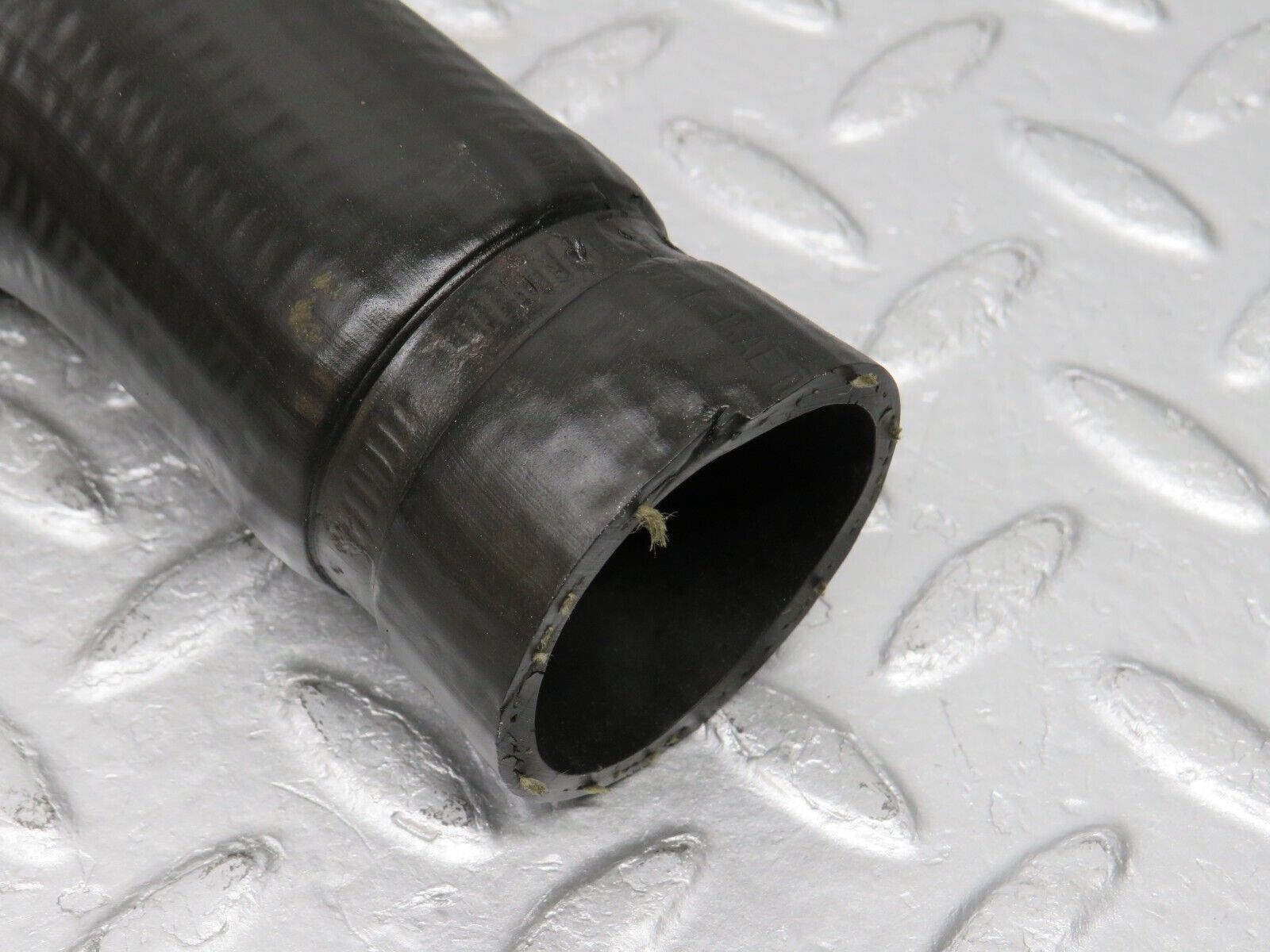 39177 Mercedes-Benz R107 500SL Radiator Hose Pipe 1075011262