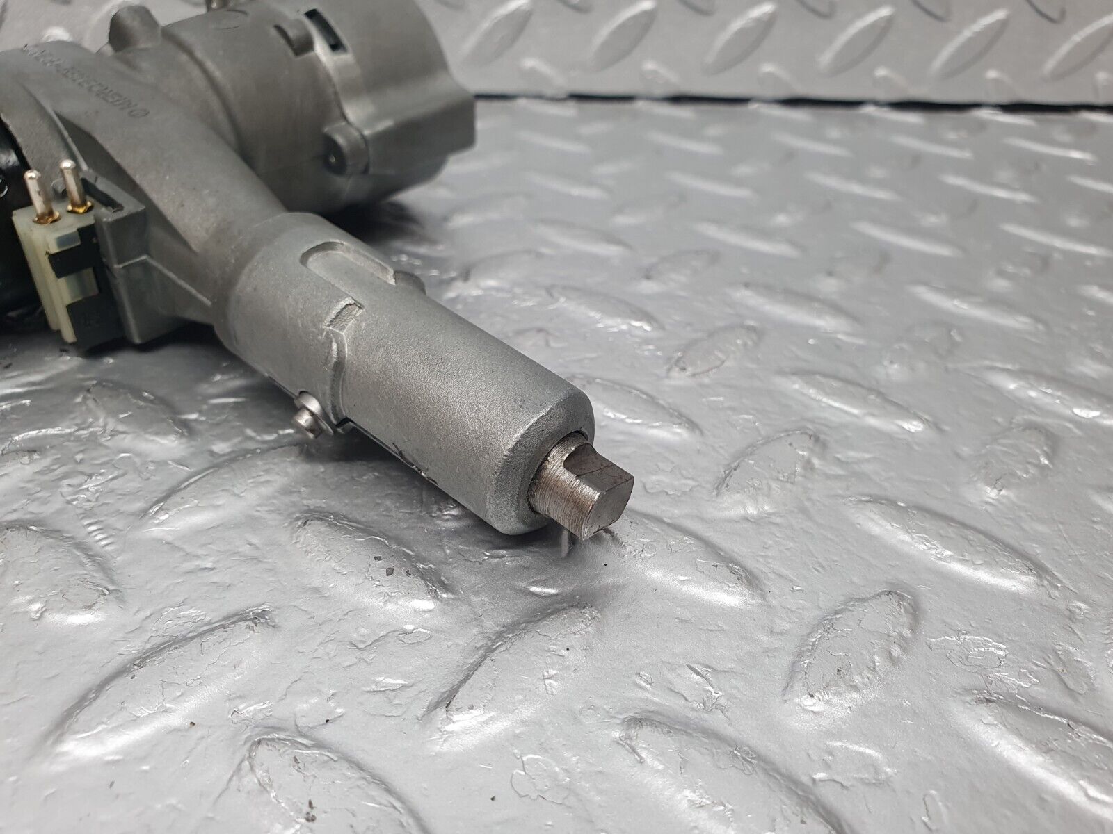 43644 Mercedes-Benz C126 380SEC Coupe Steering Lock Ignition Switch With Key