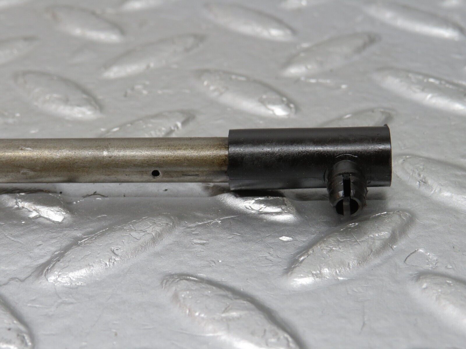 32958 Mercedes-Benz C107 R107 450 V8 Camshaft Oil Tube