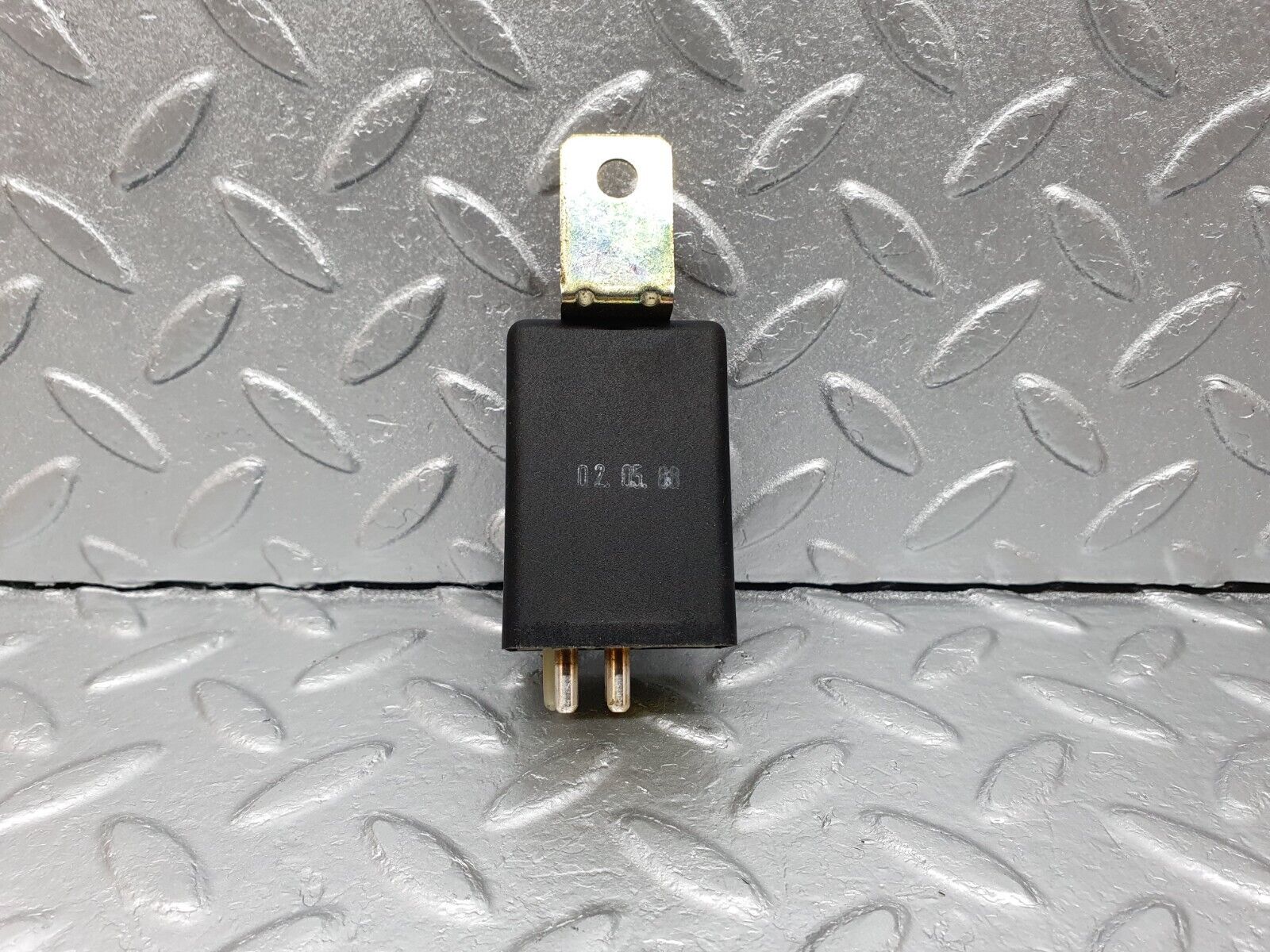 41637 Mercedes-Benz W124 200E Instrument Cluster Light Relay 0045450832