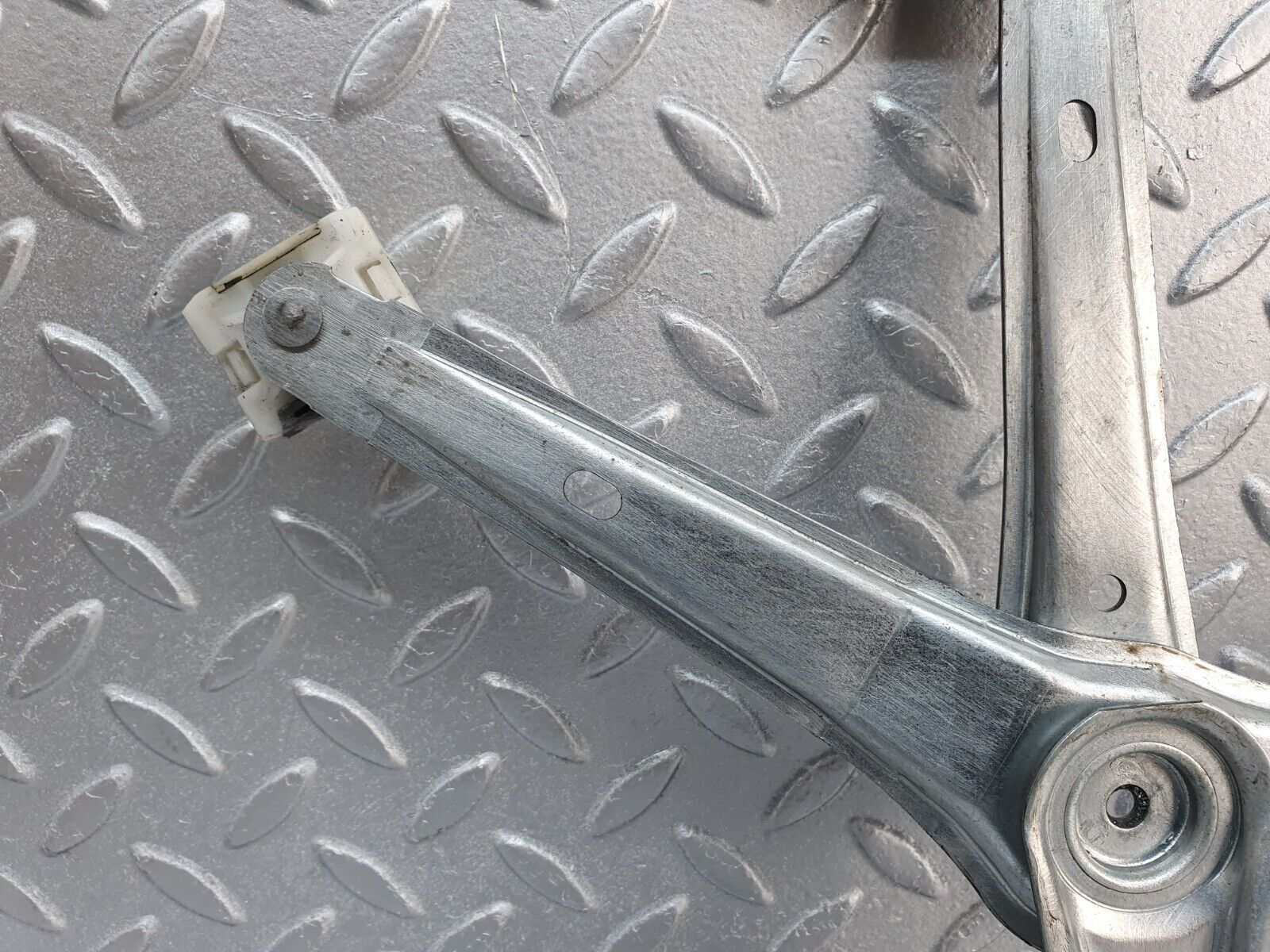 41938 Mercedes-Benz W202 C200 Front Left Power Window Regulator