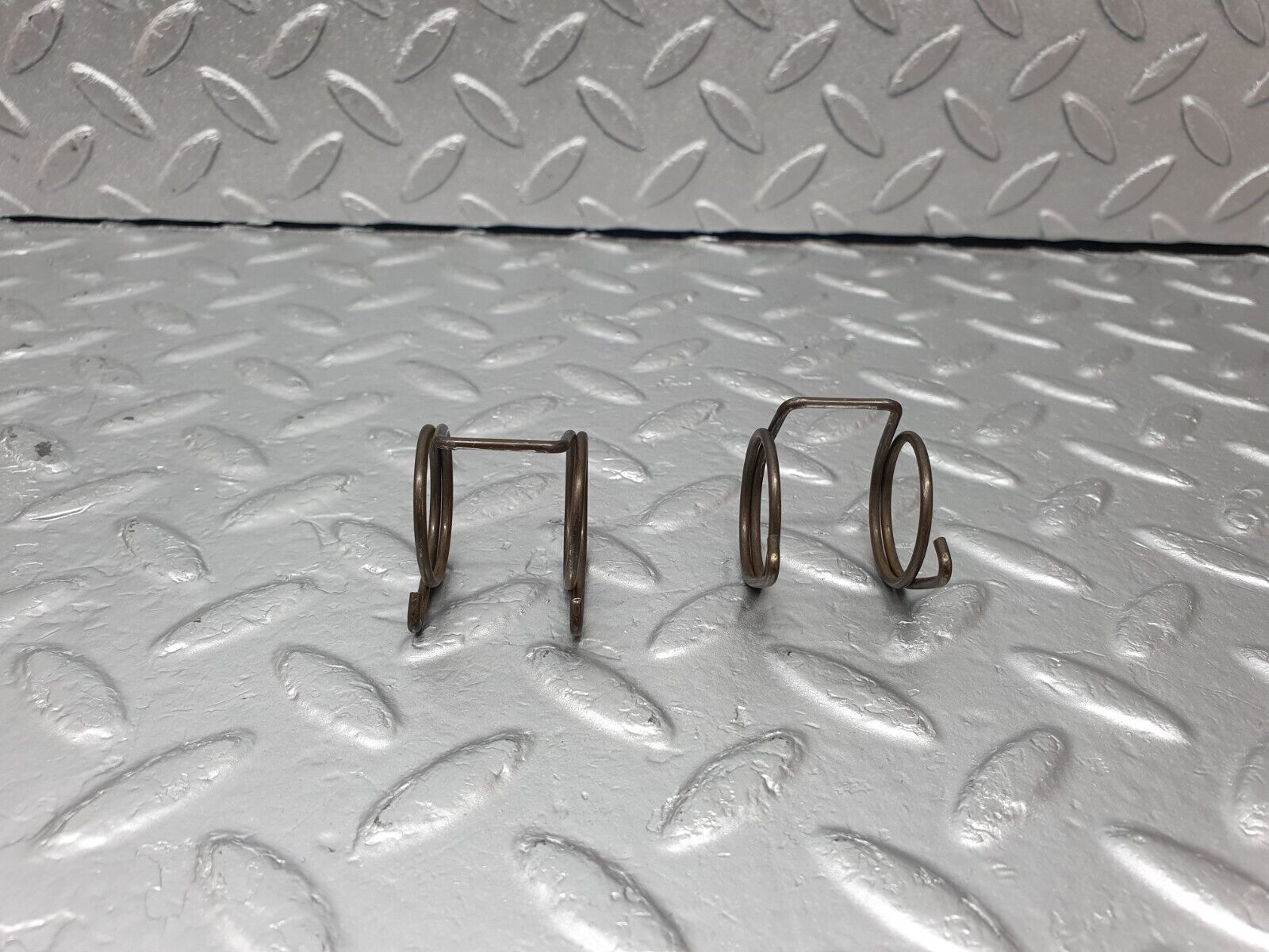 43363 Mercedes-Benz W108 280SE Valve Rocker Arm Retaining Spring