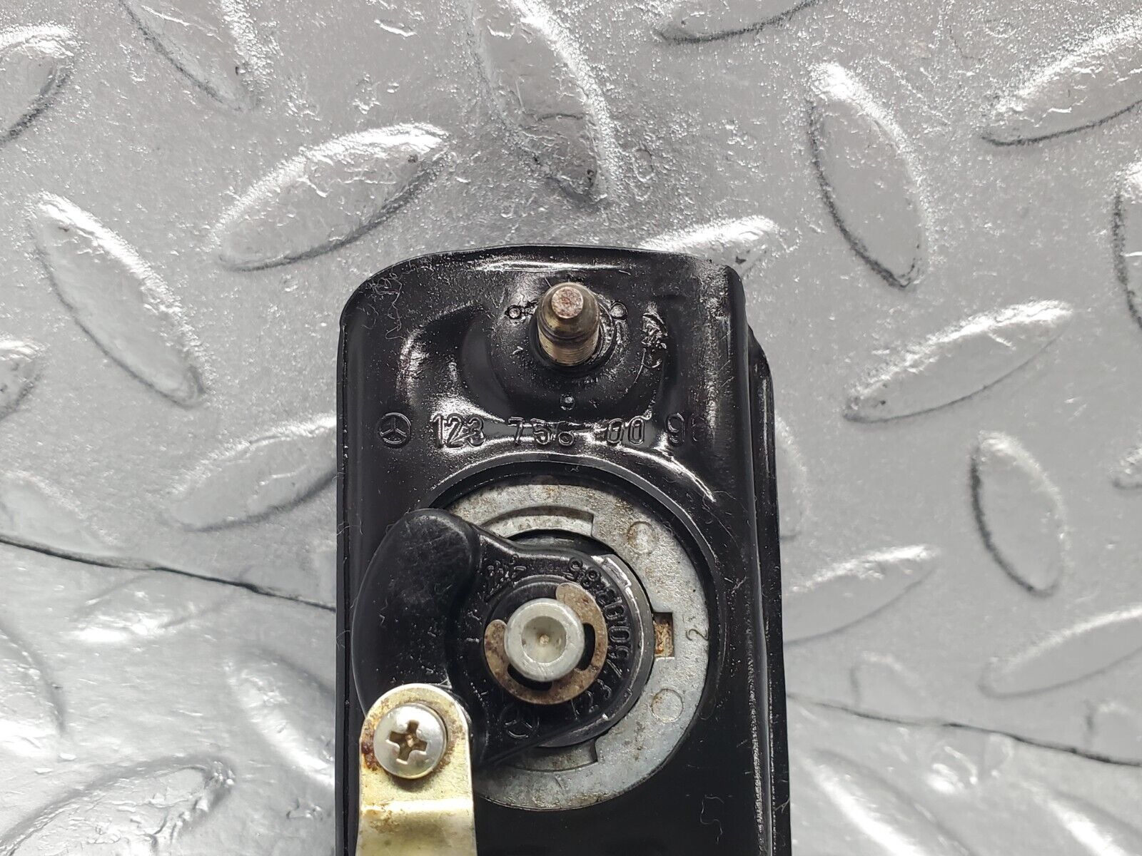 46471 Mercedes-Benz C123 280CE Coupe Trunk Lock No Key 1237580096 1237500385