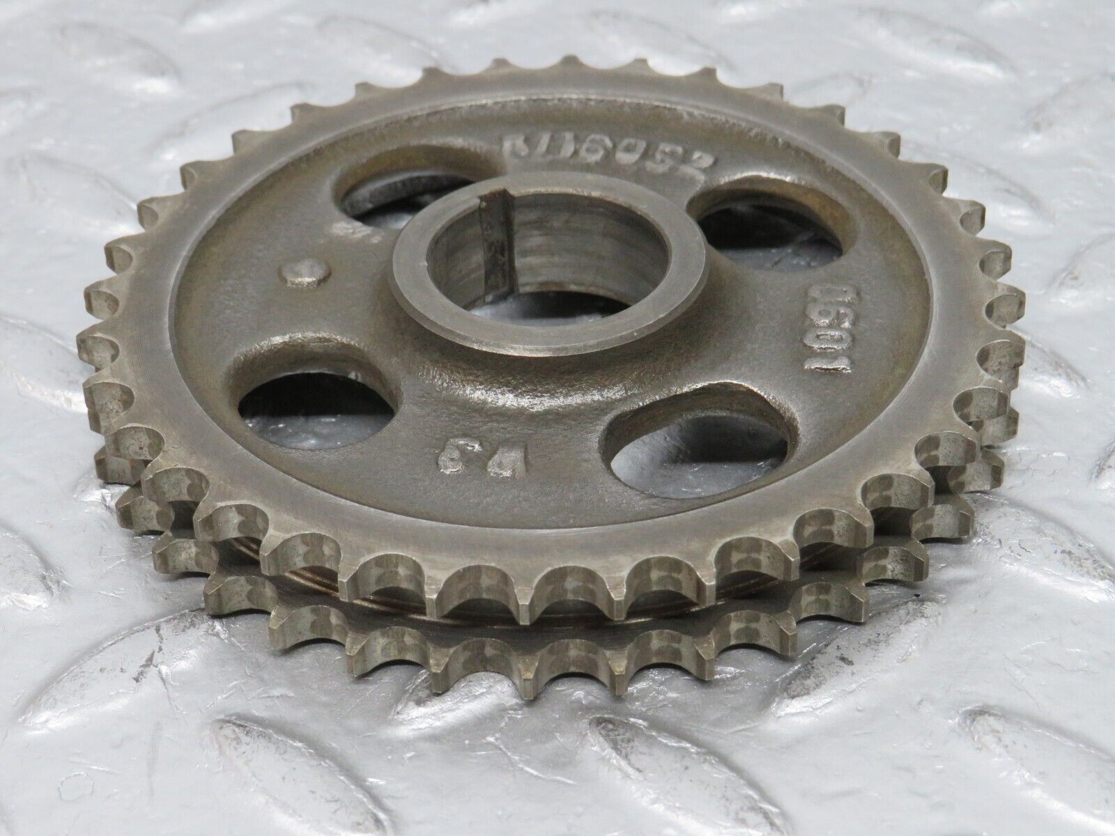 32764 Mercedes-Benz C107 R107 350 V8 Camshaft Timing Gear 1160520601