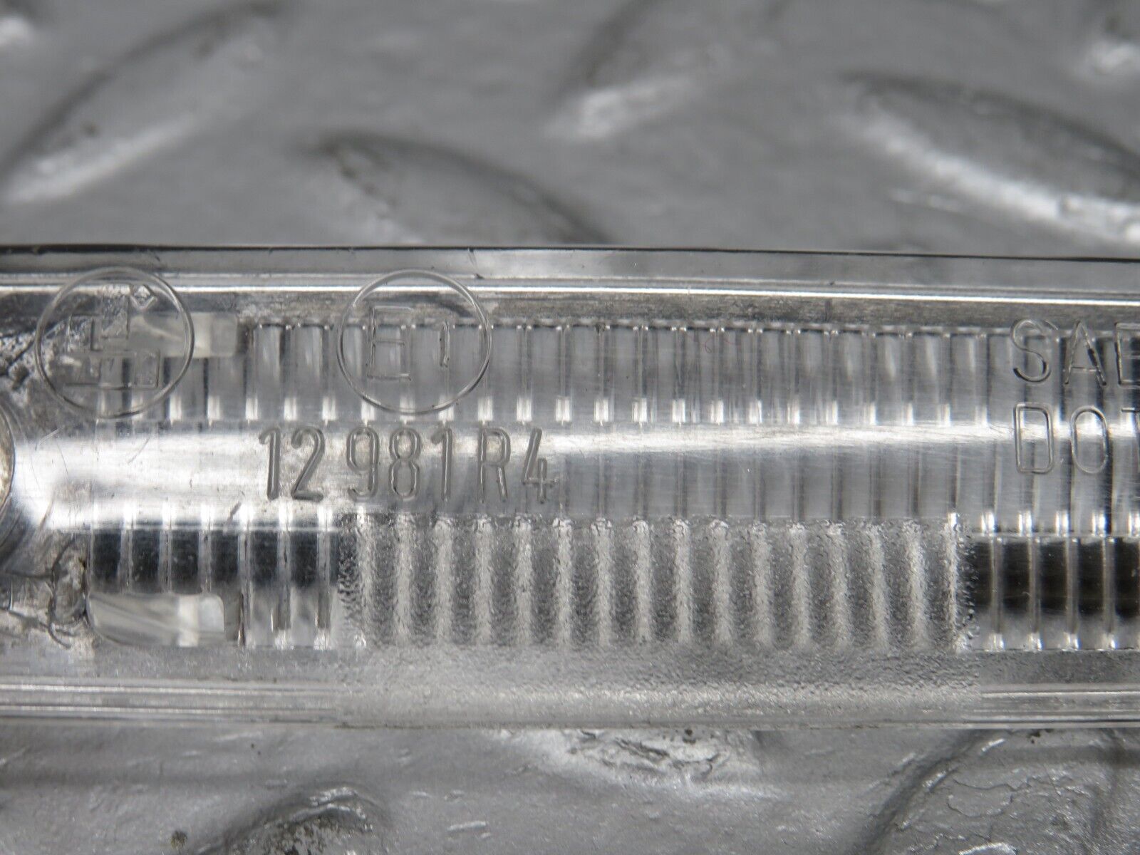 39136 Mercedes-Benz R107 500SL number Plate Light Lens 12981R4