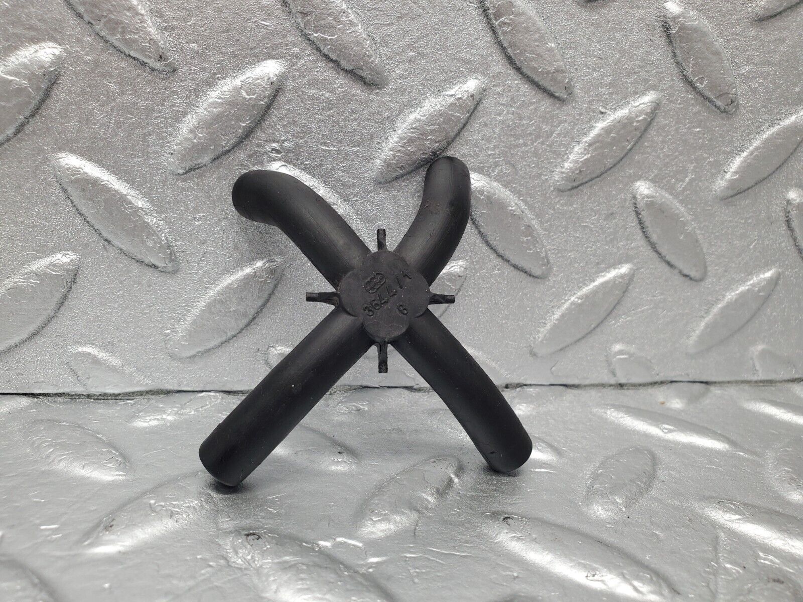 46674 Mercedes-Benz C123 280CE Coupe Vacuum Pipe Hose Distributor