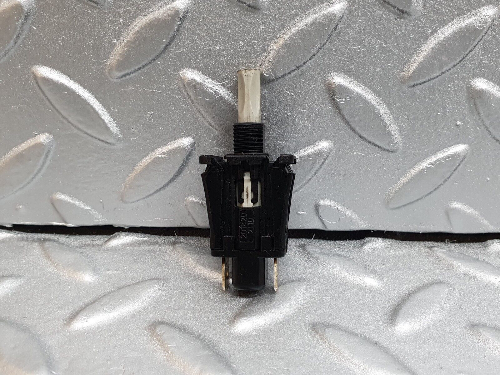 42053 Mercedes-Benz W202 C200 Door Contact Switch 2018202110