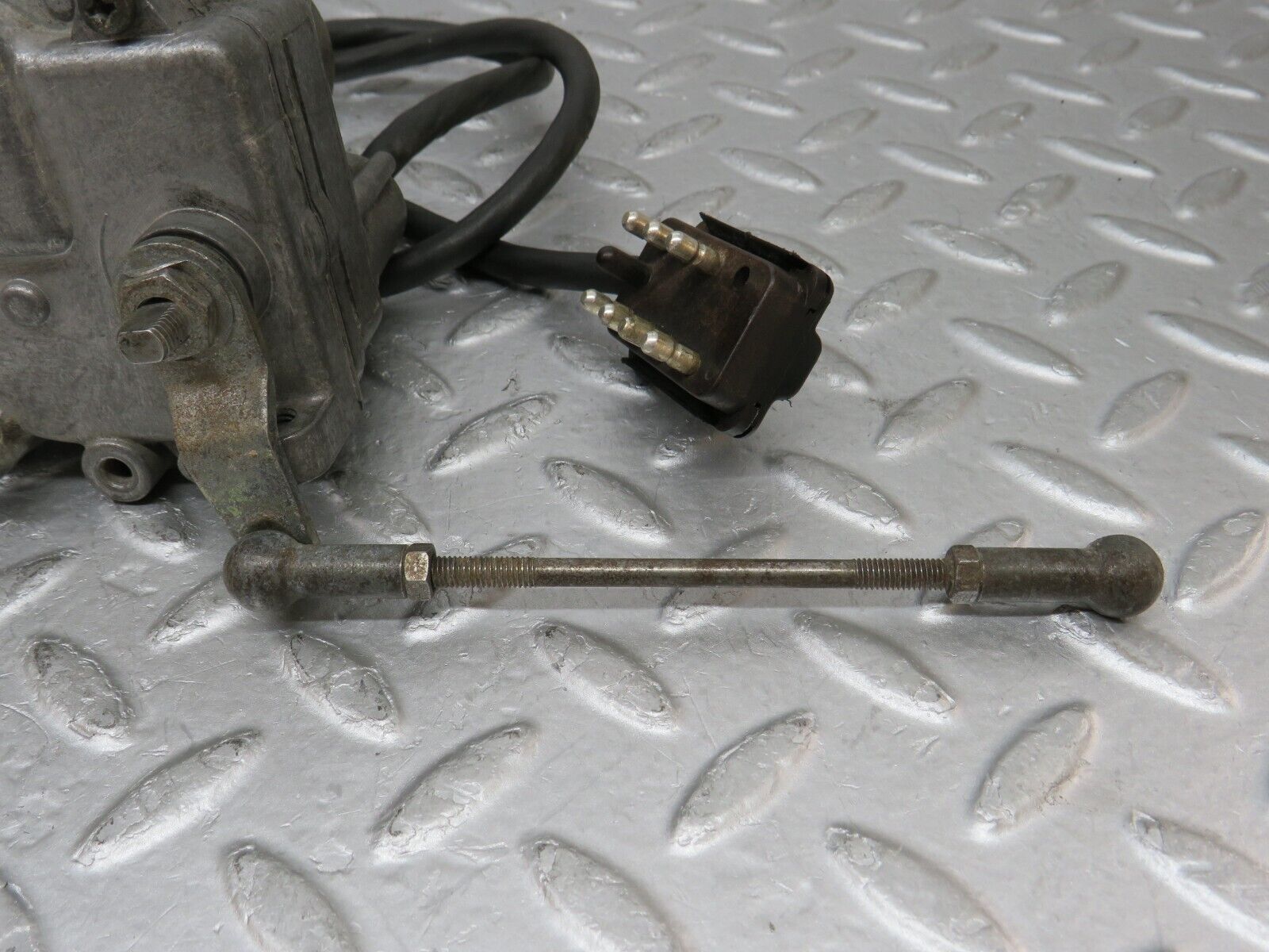 35436 Mercedes-Benz R107 280SL Cruise Control Actuator 0025458632